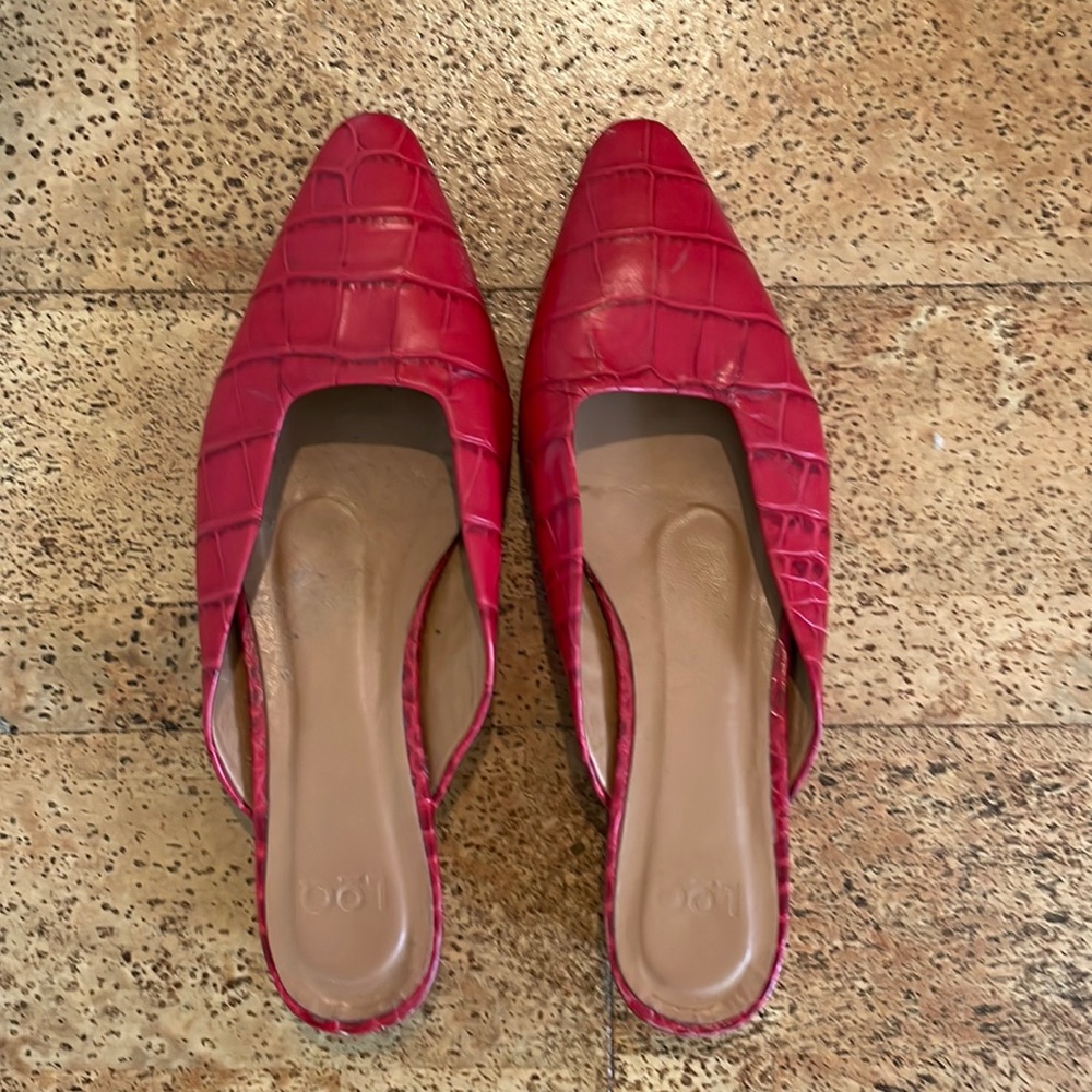 LOQ red “Carmen” croc mules sz 40